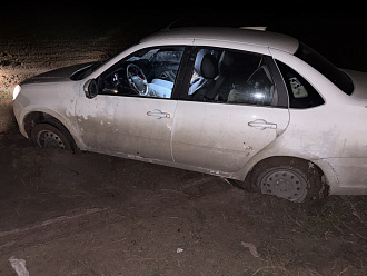 помогите пожалуйста, 7ч достать не можем до нормальной дороги метров 100 вытащить застрявшую машину Гранта 