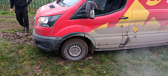 помогите,  вытащить застрявшую машину Форд транзит 