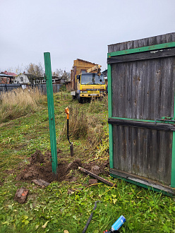 прошу помощи, манипулятор груженный закопался в земле ,нужен трактор вытащить застрявшую машину Газ