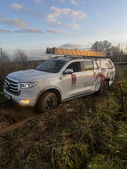 помогите,  вытащить застрявшую машину Грейт вол поер