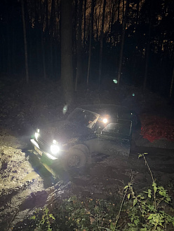 прошу помощи,  вытащить застрявшую машину Нива