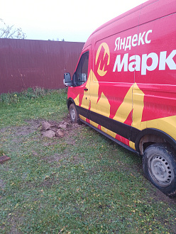 помогите пожалуйста,  застрял до дороги метров 10 . Прошу вытащить тросом вытащить застрявшую машину Форд транзии