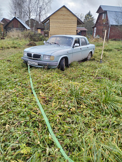 прошу помощи, вытащить машину, заехал на свой участок, и застрял на мокрой траве, и мокром грунте. Готов оплатить затраты на топливо вытащить застрявшую машину Волга 