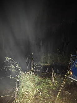 прошу помощи, вытащить машину с ЛЭП вытащить застрявшую машину Нива