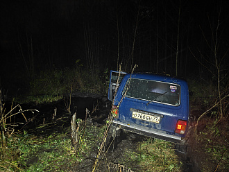 прошу помощи, вытащить машину с ЛЭП вытащить застрявшую машину Нива