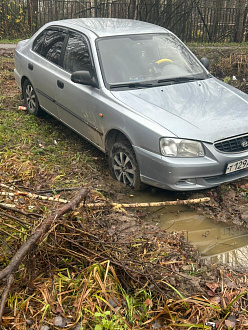 Машина автомат нехватает рывка выехать провалилось колесо вытащить застрявшую машину Хендай акцент