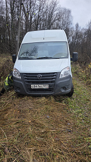 помогите пожалуйста,   вытащить застрявшую машину  Газель NEXT