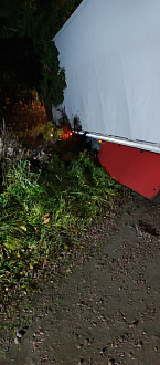 помогите, застрял на повороте в садовое товарищество, перекрыл въезд вытащить застрявшую машину Вольво