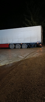 помогите, застрял на повороте в садовое товарищество, перекрыл въезд вытащить застрявшую машину Вольво