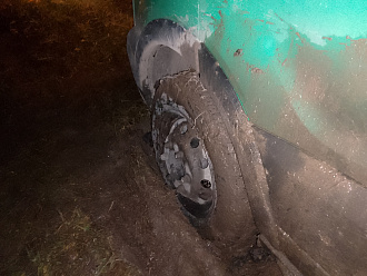 помогите,  прошу вытащить из грязи , 10 -15метров . заплачу 3 000 вытащить застрявшую машину Ford transit