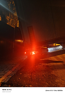 помогите,  в частном секторе фура , хвост ушёл в канаву  вытащить застрявшую машину Daf