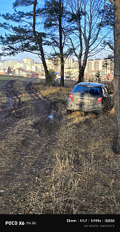 Прошу помощи, вытащить машину, застряли в лесу, поле. дернуть до сухой дороги 150 метров вытащить застрявшую машину Toyota Vitz 