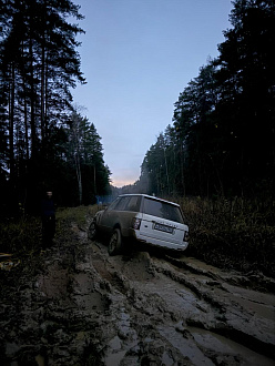 Застряли в лесу, нужна Машина с лебедкой вытащить застрявшую машину Исузу