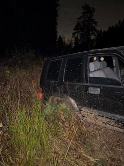 Застряли в лесу, нужна Машина с лебедкой вытащить застрявшую машину Исузу
