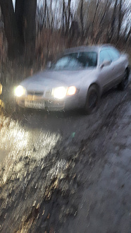 помогите пожалуйста,  грунтовку развезло, стянуло с дороги  застрял  вобщем вытащить застрявшую машину Toyota sprinter marino