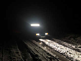 помогите пожалуйста,   вытащить застрявшую машину Ваз 