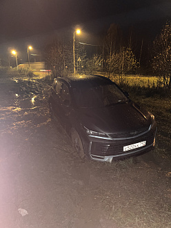 прошу помощи, застрял в пол, дернуть 15 метров до асфальта вытащить застрявшую машину GEELY