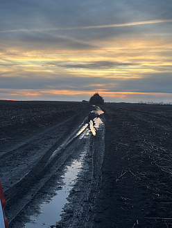 прошу помощи, застрял в поле , до дороги протащить км 2  вытащить застрявшую машину Лада ларгус