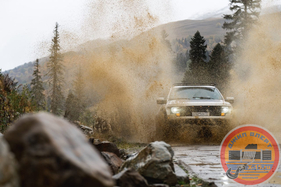 фото застрявшего Ford F-150 SVT Raptor  Москва