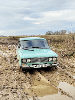 помогите, застрял, пробовал выехать сам, сжёг сцепление. Дёрнуть метров 10-15 до дороги, чтобы можно было поставить на эвакуатор  вытащить застрявшую машину Ваз 