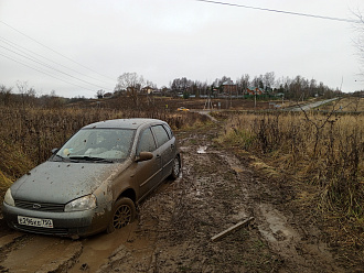 помогите, недалеко от дороги нашла грязевую яму, подъезд, хоть и грязь, но проезжаемая вытащить застрявшую машину Калина1