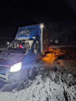 помогите, провалился в канаву задними колёсами, попытки выезда отказались неудачными, стою прям на дороге можно сказать, ул. Вокзальная 19, ст. Дупленская вытащить застрявшую машину Газель next
