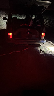 помогите,  вытащить застрявшую машину Нива