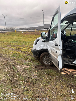 прошу помощи, взять машину на трос дотащить метров 200 до асфальта , почва трава под ней глина машина закапывается  вытащить застрявшую машину Форд транзит 