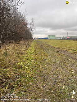 прошу помощи, взять машину на трос дотащить метров 200 до асфальта , почва трава под ней глина машина закапывается  вытащить застрявшую машину Форд транзит 