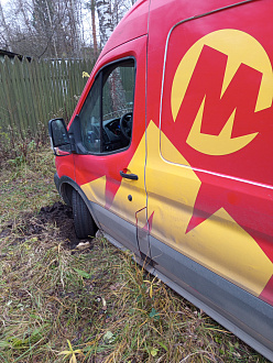 Прошу помощи, застрял форд транзит в грязи,разводу заказы  вытащить застрявшую машину Ford transit 