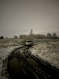 Прошу помощи, застрял в поле в колее в 100м от дороги. Дело было ночью, все спали. Поэтому оставил там сейчас пока машину. Помогите, пожалуйста. вытащить застрявшую машину Honda Cr-V