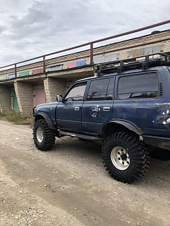 помогите пожалуйста,   вытащить застрявшую машину TLC80