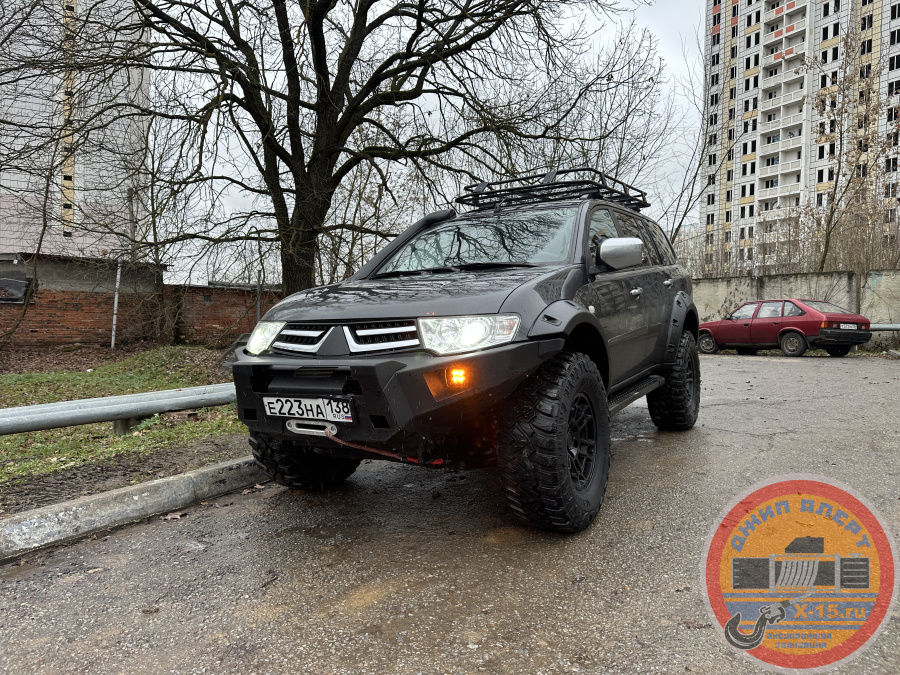 фото застрявшего Mitsubishi Pajero Sport II, 35 MTс лебедкой 