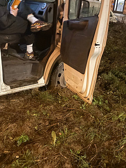 помогите пожалуйста,  при работе застряли, нужна помощь достать, застряли не сильно. вытащить застрявшую машину Газель некст цельнометаллическая, негруженная 