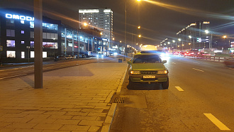 Дотащить до двора. Ехать 2 км. Похоже пробило прокладку ГБЦ, машина не заводится. Ехать до дома 2 км. Стою на Ярославском шоссе, напротив дома 5 (не на дублере), ехать до ул. Амундсена д.1 Корп.1 вытащить застрявшую машину не указано