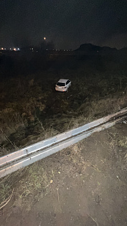 помогите, вытащить машину из кювета нужно пару джипов с лебедкой  люди попали в беду  вытащить застрявшую машину Мазда сх7