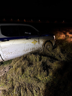 помогите, застряла машина  вытащить застрявшую машину не указано