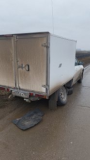 помогите пожалуйста,  пробил колесо, обычный домкрат машину поднять не может (груженная, 800кг). машина гранта пирожок  вытащить застрявшую машину ВИС Гранта