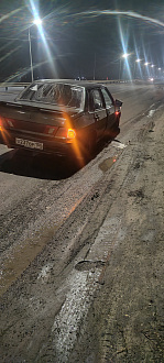 Лопнуло колесо, нудно колесо, домкрат  вытащить застрявшую машину Ваз 