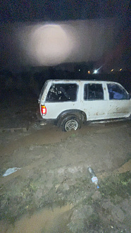 Доброго утречка, застряли в поле на как бы полноприводном форде, решили так сказать попробовать оффроад. Не рассчитали Сили, встали совсем недалеко от дороги в поселке. Метров 30 до дороги. Все способы перепробованны. И домкратом и досками и тд. Надо буквально метр дернуть вытащить застрявшую машину Форд