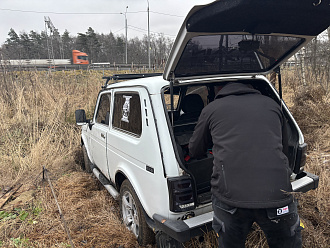  помогите, машина застряла в поле вытащить застрявшую машину Нива