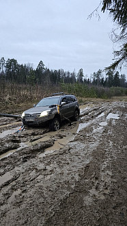 Застряла в колее, нужна лебёдка  вытащить застрявшую машину Hover