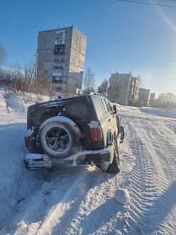 помогите, нужно вытащить из снега, съехал левой стороной с дороги вытащить застрявшую машину Tank