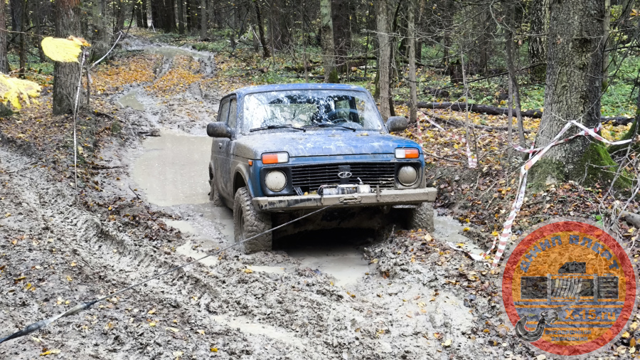 фото застрявшего ВАЗ 21214 Нива 