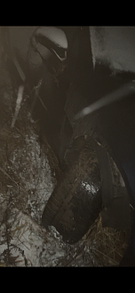 помогите, вытащить машину, слетела с дороги, оторвано колесо. Метров 20  вытащить застрявшую машину Porsche