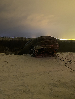 помогите пожалуйста,   вытащить застрявшую машину Мазда 6