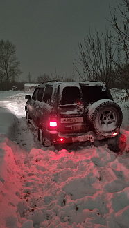 помогите пожалуйста,  застрял в снегу. Ситуация осложняется тем, что отрыгнул передний дифф и коробка ((( вытащить застрявшую машину Toyota Land Cruiser