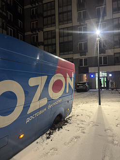 прошу помощи, провалился на газоне  вытащить застрявшую машину Газель некст