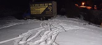 помогите,  вытащить застрявшую машину Газель бизнес