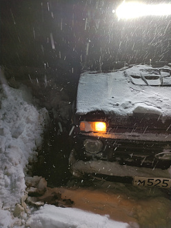 прошу помощи, нужно вытащить машину, застряли в поле  вытащить застрявшую машину Lads niva